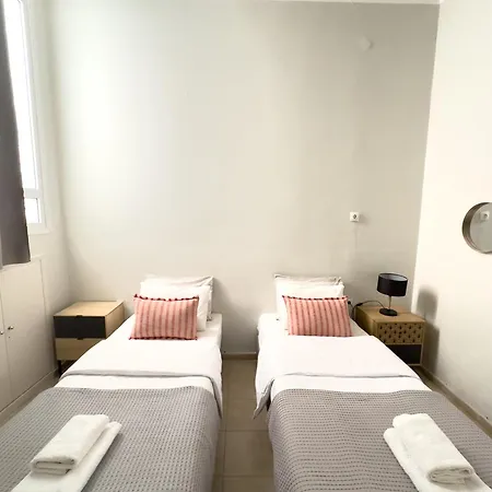 Apartamento Cozy With Yard & Charm In Atenas