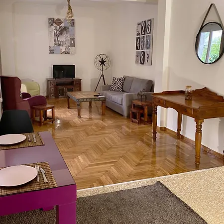 Spacious 2 Bedroom Downtown - Explore Center By Foot *