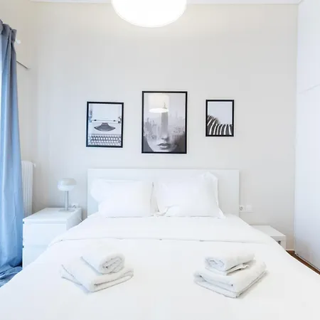 Superb Family In The Center Of Apartment *