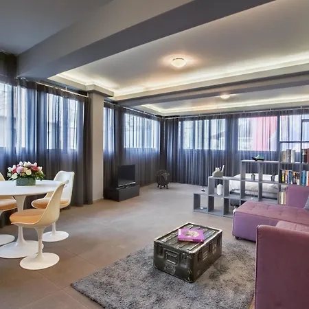 Boutique In Center Apartment *