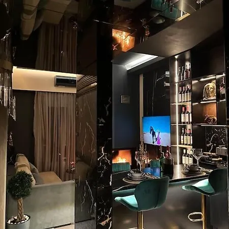 Luxury Designed Penthouse Center Near Metro Jaccuzi Fireplace View Bar Art Apartment *