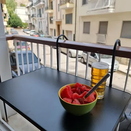 στούντιο διπλα στην ακρόπολη Athènes