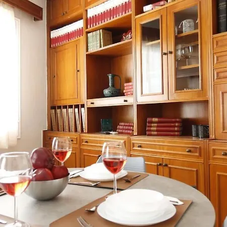 Apartment House In Plaka