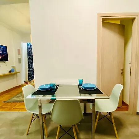 Antinoros Inn, Stylish Apartment,3' To Metro *