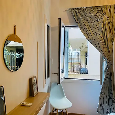 Antinoros Inn, Stylish Apartment,3' To Metro Apartment
