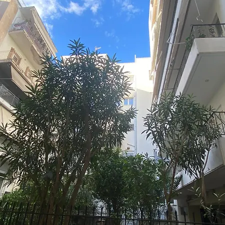 Antinoros Inn, Stylish Apartment,3' To Metro Apartment *