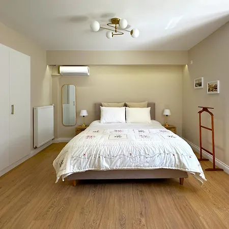 Apartment Queens Avenue *