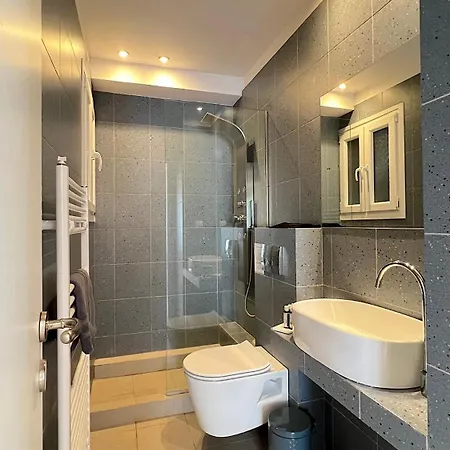Apartment Pirgotelous Spacious 3bdr In Pangrati *