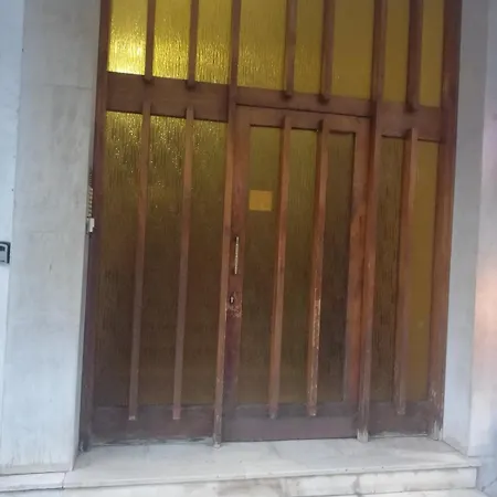 Leo Apartment