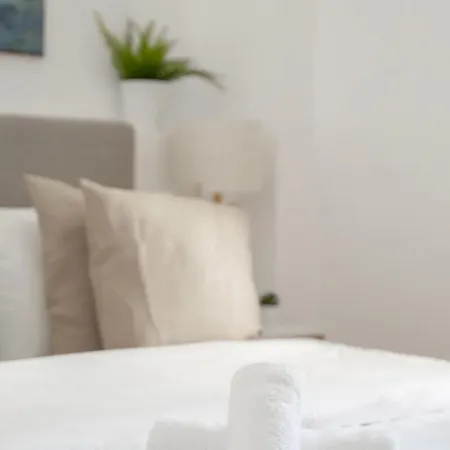 Apartment 3b Modern Bliss - Greecing