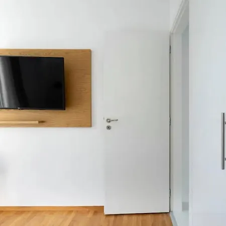 3b Modern Bliss - Greecing