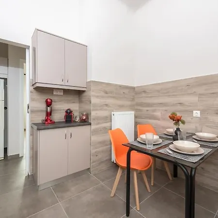 Family In Close To Peristeri Apartment *