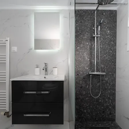 Modern Luxury In Glyfada, 10 Minutes From Apartment *