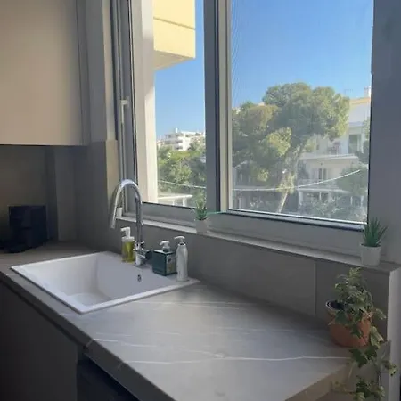 Glyfada 3 Bed: Modern & Cozy * Athens