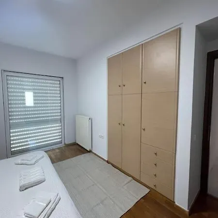 Glyfada 3 Bed: Modern & Cozy Apartment Athens