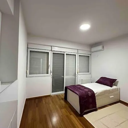 Glyfada 3 Bed: Modern & Cozy Athens