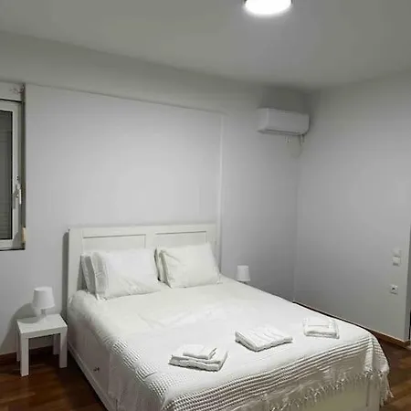 Glyfada 3 Bed: Modern & Cozy Apartment