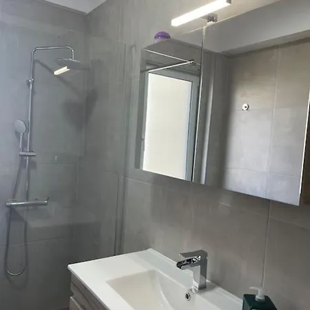 Glyfada 3 Bed: Modern & Cozy Apartment Athens