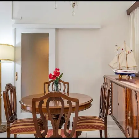 Classic Luxury Apartment, 3 Km Form Acropoli, 5km From The Apartment *