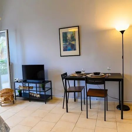 'afrodite' Cozy In Egaleo Apartment