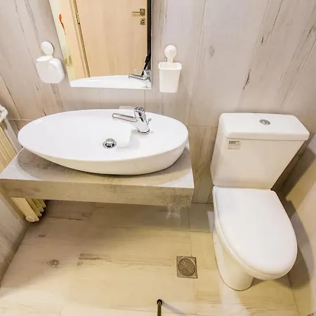 2 Bedrooms Close To Metro Dafni In Apartment