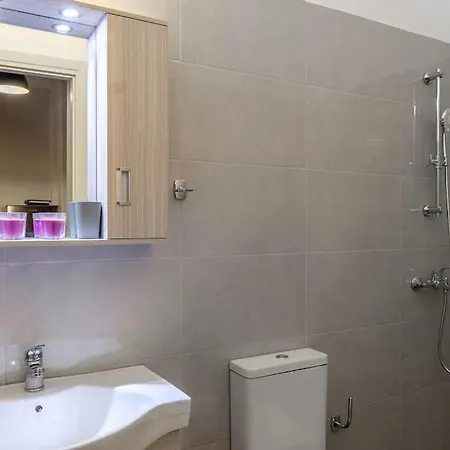 Spacious Close To Metro * Athens