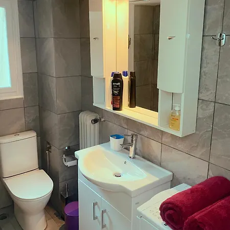 Spacious 2 Bedroom Downtown - Explore Center By Foot Apartment *