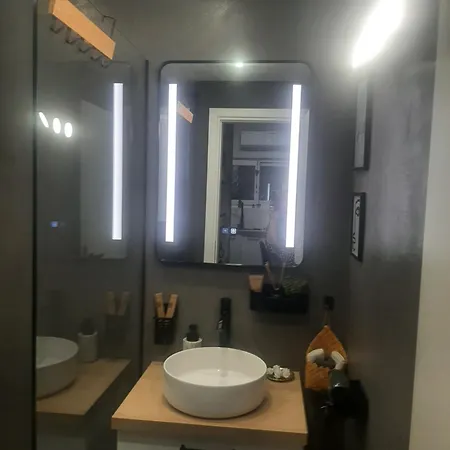 Apartment Luxury Close To Metro Athens