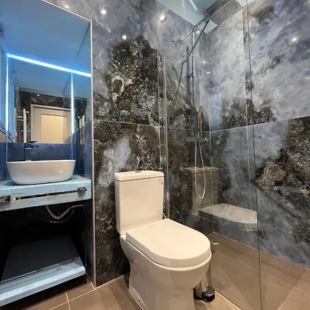 Artist's 1 Bd In Keramikos *
