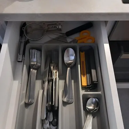 Leo Apartment
