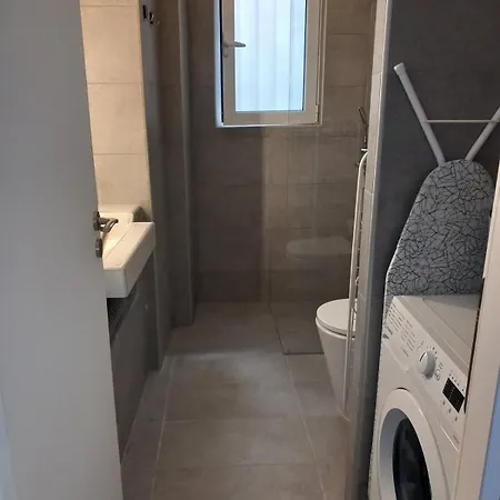 Leo Apartment