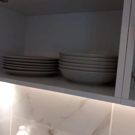 Leo Apartment