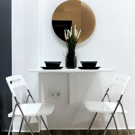Elegant Dwelling Apartment *