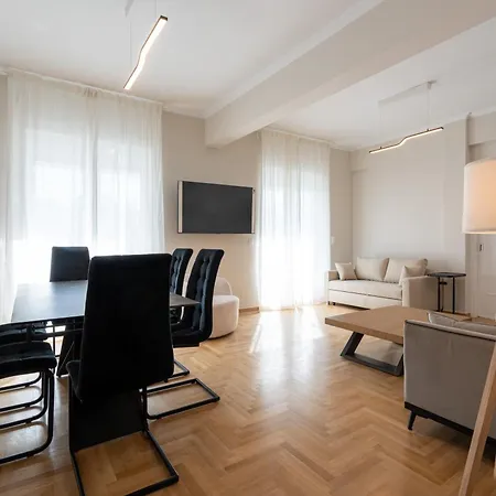Corner Penthouse In Acropolis Apartment *