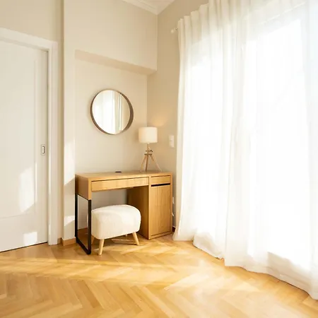 Corner Penthouse In Acropolis Apartment *