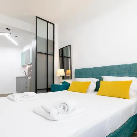 Vibrant Close To Panepistimio Metro-zaloggou Str *