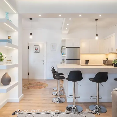 Glyfada Cozy Living Apartment Athens