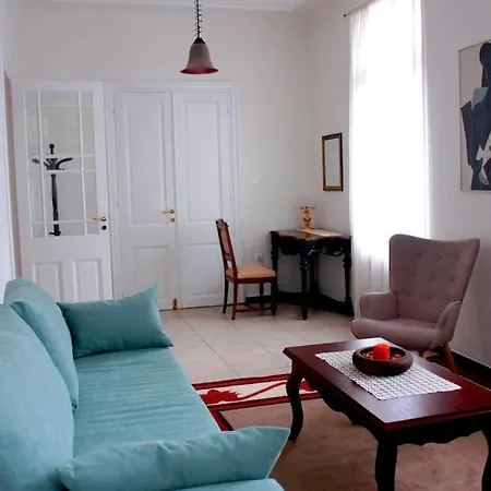 Calliope's Neoclassical In The Heart Of Plaka Apartment