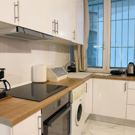 Nikitara Nook-close To Metro And Train Διαμέρισμα