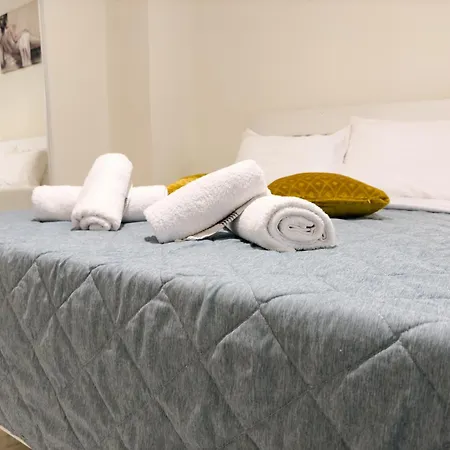 Nikitara Nook-close To Metro And Train * Athens