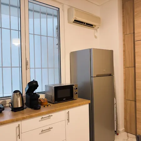 Nikitara Nook-close To Metro And Train Apartment