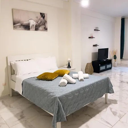 Nikitara Nook-close To Metro And Train Apartment *