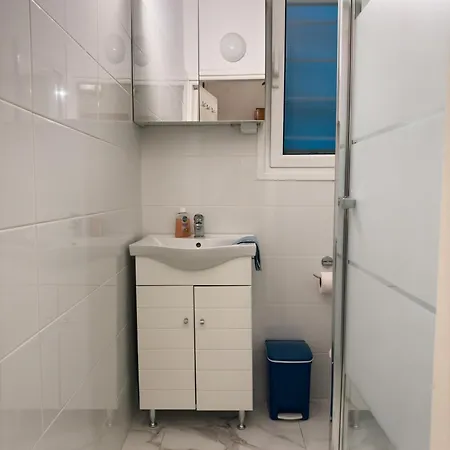 Nikitara Nook-close To Metro And Train Apartment Athens