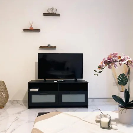 Apartment Nikitara Nook-close To Metro And Train *