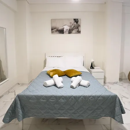 Nikitara Nook-close To Metro And Train Apartment
