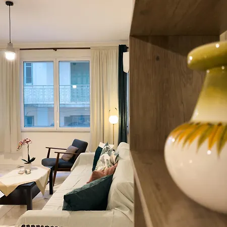 Apartment Nikitara Nook-close To Metro And Train *