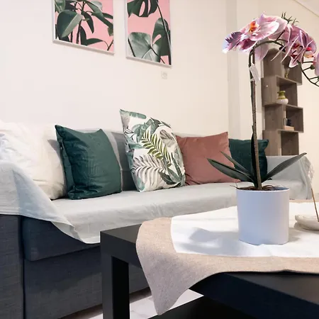 Nikitara Nook-close To Metro And Train *