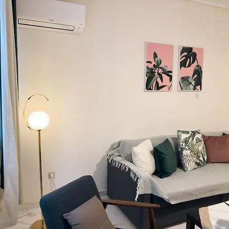 Nikitara Nook-close To Metro And Train Apartment *