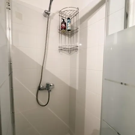Apartment Nikitara Nook-close To Metro And Train