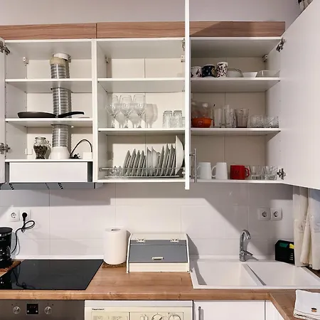 Apartment Nikitara Nook-close To Metro And Train *
